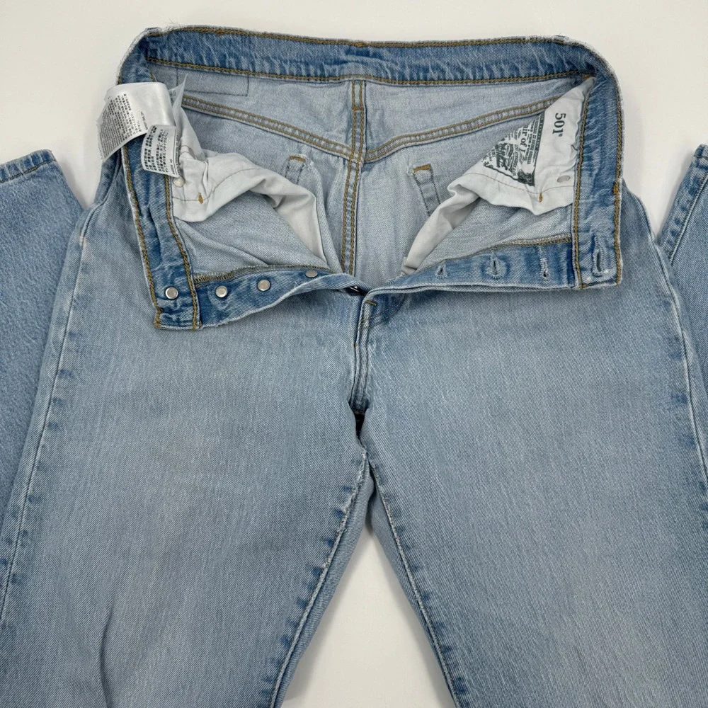 Levis 501 Original Fit Jeans Mens W29 L30 Light Wash Blue Straight‎ Leg Denim